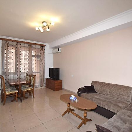 Armenak Apartment In Aram Str Yerevan Luaran gambar