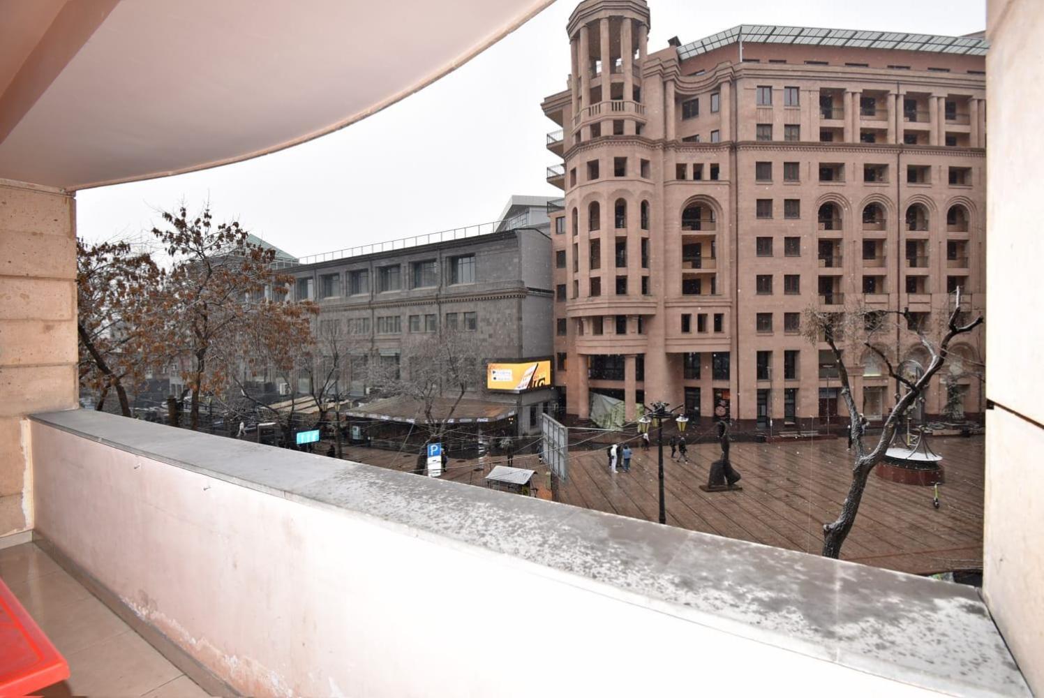Armenak Apartment In Aram Str Yerevan Luaran gambar